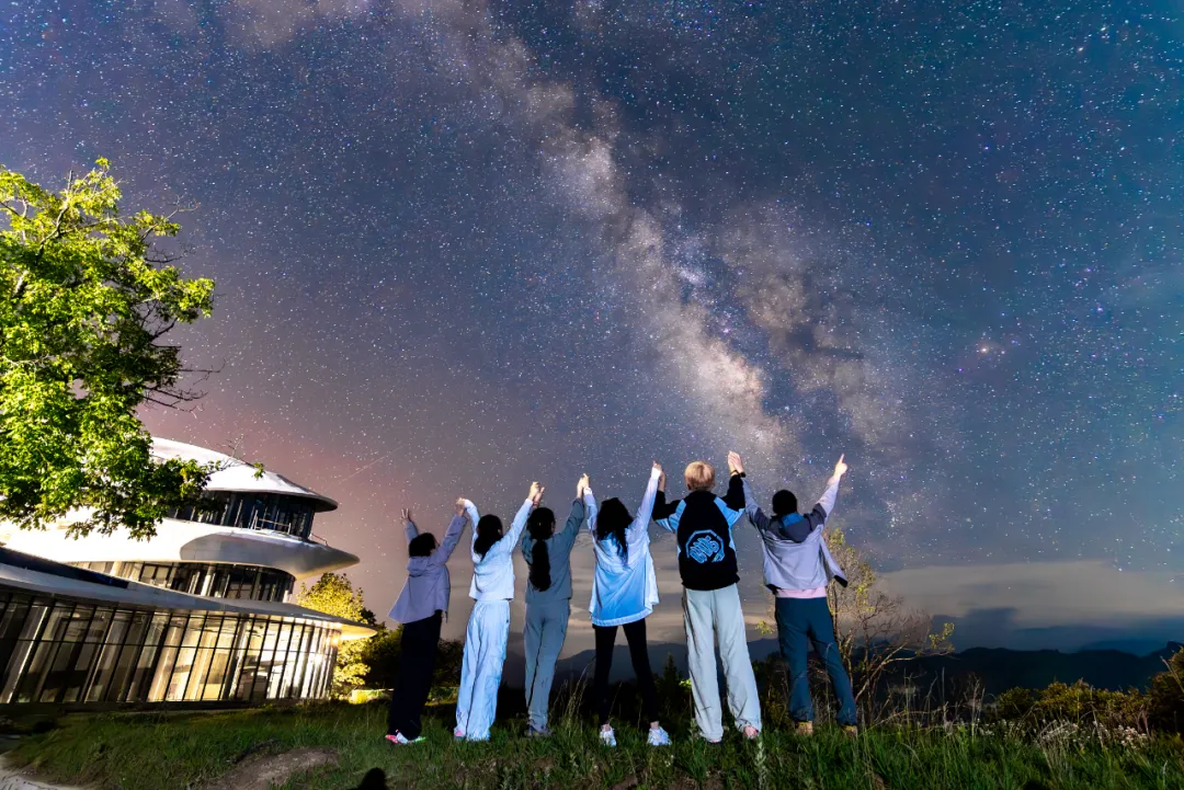 雷行集团助力打造文旅新场景，开展“沉浸式”星空慢直播